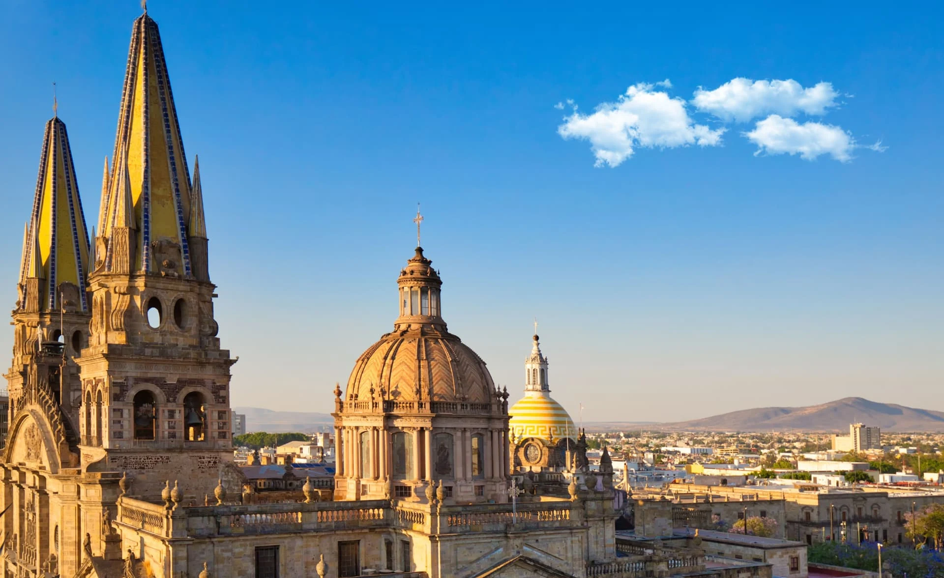 Catedral de Guadalajara y vista de la ciudad